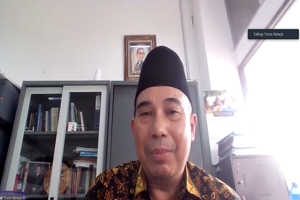 Ketua Majelis Hukum dan HAM Pimpinan Pusat Muhammadiyah, Trisno Raharjo dalam diskusi bertema Revisi RUU Polri dan RUU TNI Apakah Ancaman Demokrasi?, Rabu (12/6/2024). Foto: Tangkapan layar zoom