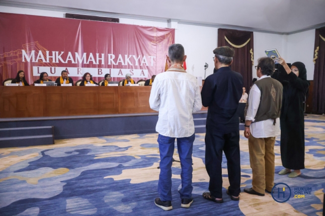 Sidang Mahkamah Rakyat Luar Biasa Adili Sembilan Dosa Presiden Joko Widodo_Hilman Fathurrahman W_25062024-1_1.jpg