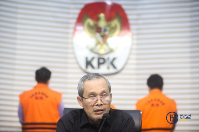 KPK Tahan Tiga Tersangka Kasus Korupsi PLN Unit Induk Pembangkit Sumbangsel _Hilman Fathurrahman W_09072024-5_1.jpg