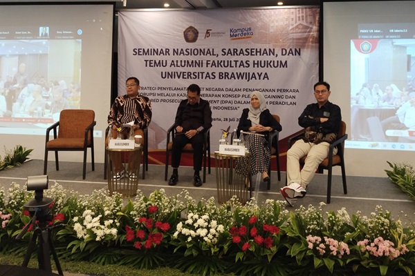 Seminar nasional, sarasehan dan temu alumni FH Universitas Brawijaya dengan sejumlah narasumber di Jakarta, Minggu (28/7/2024). Foto: JAN