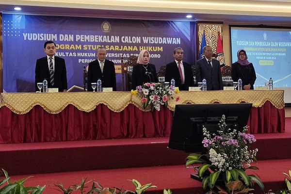 Acara Yudisium dan Pembekalan Calon Wisudawan Program Studi Sarjana Hukum FH Undip Periode III Tahun 2024 di Semarang, Senin (29/7). Foto: FNH