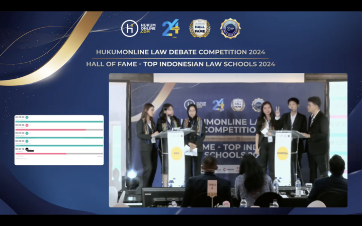 Sesi adu argumentasi dua tim peserta Hukumonline Law Debate Competition (HLDC) 2024. Foto: FKF