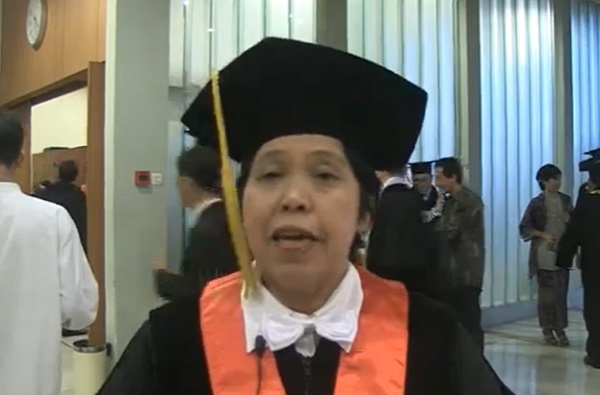 Ketua Dewan Guru Besar (DGB) Universitas Indonesia, Prof Harkristuti Harkrisnowo. Foto: Tangkapan layar YouTube