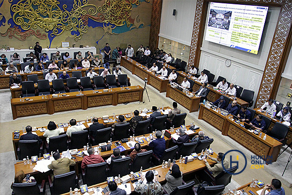 Situasi pengambilan keputusan tingkat I atas RUU Pilkada pada rapat panja Baleg bersama DPD dan pemerintah di Komplek  Gedung Parlemen, Rabu (21/8/2024). Foto RES