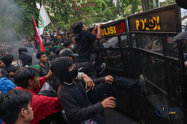 Demonstrasi tolak RUU Pilkada di area depan Gedung Komplek Parlemen, Kamis (22/8/2024). Foto: HFW