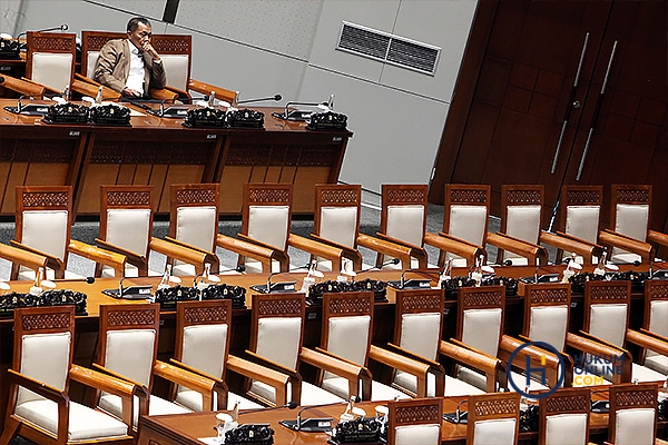 Sidang Paripurna Penetapan 5 Calon Anggota BPK 2.jpg