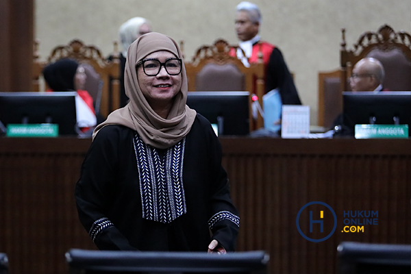 Mantan Direktur Utama PT Pertamina Karen Agustiawan saat menjalani persidangan di Pengadilan Tipikor Jakarta. Foto: RES