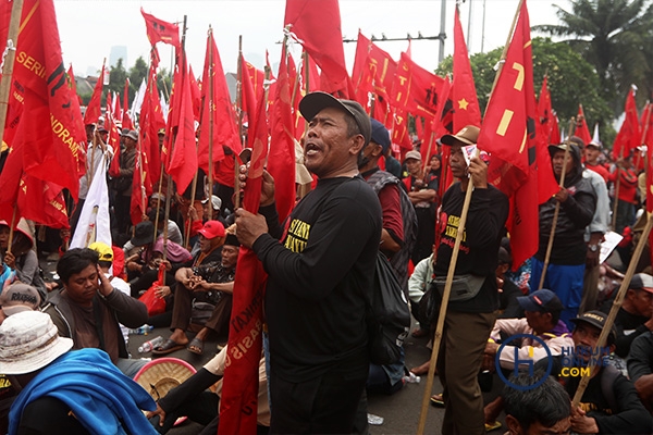 Demonstrasi Hari Tani Nasional di Gedung DPR 3.jpg