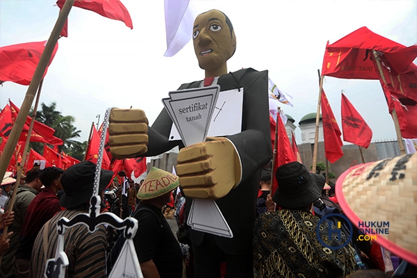 Demonstrasi Hari Tani Nasional di Gedung DPR 4.jpg