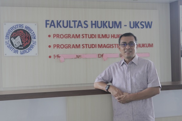 Guru Besar Hukum Tata Negara dan Hukum Pemerintahan Daerah, Fakultas Hukum Universitas Kristen Satya Wacana (FH UKSW), Salatiga, Umbu Rauta. Foto: ADY