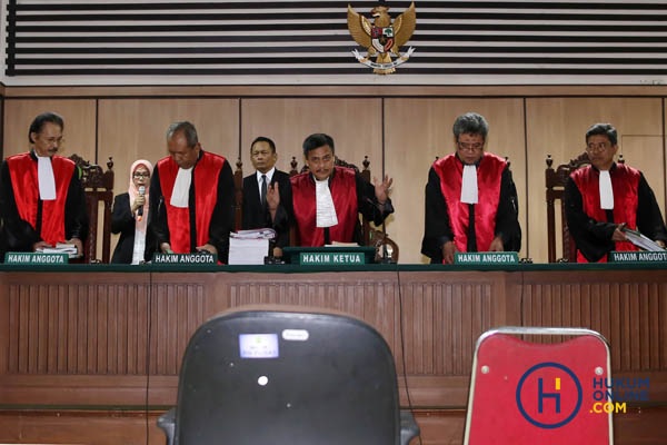 Majelis Hakim saat menyidangkan perkara. Foto Ilustrasi: RES