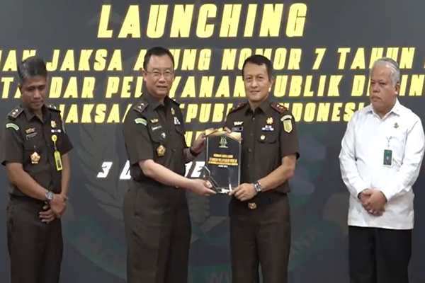  Kiri-kanan: Kepala Biro Perencanaan Kejagung, Tiyas Widiarto, Sesjambin, Mohamad Dofir,  dan Kapuspenkum Harli Siregar (paling kanan) saat peluncuran Pedoman Jaksa Agung 7/2024 di Jakarta, Kamis (3/10/2024). Foto: Istimewa