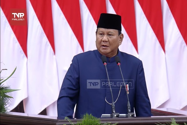 Presiden Prabowo Subianto saat pidato perdananya sesuai pelantikan di Gedung Parlemen, MInggu (20/10/2024). Foto: Tangkapan layar youtube