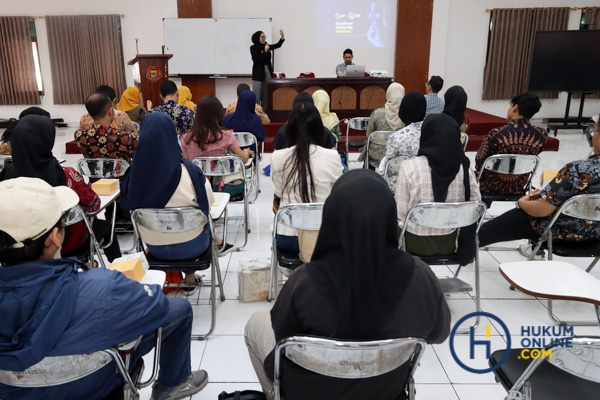 Hukumonline Serahkan Penghargaan Top Law Schools 2024 Serta Sosialiasi University Solutions Kepada STHB-27.jpg