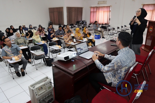 Hukumonline Serahkan Penghargaan Top Law Schools 2024 Serta Sosialiasi University Solutions Kepada STHB-28.jpg