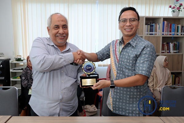 FH UNISBA Terima Penghargaan Top Law Schools 2024 dan Sosialisasi university solutions-3.jpg