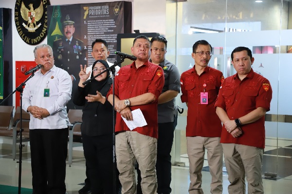 Jampidsus pada Kejaksaan Agung Febrie Adriansyah saat menggelar konferensi pers terkait kasus Ronald Tannur yang melibatkan seorang advokat dan mantan pejabat MA. Foto: Istimewa