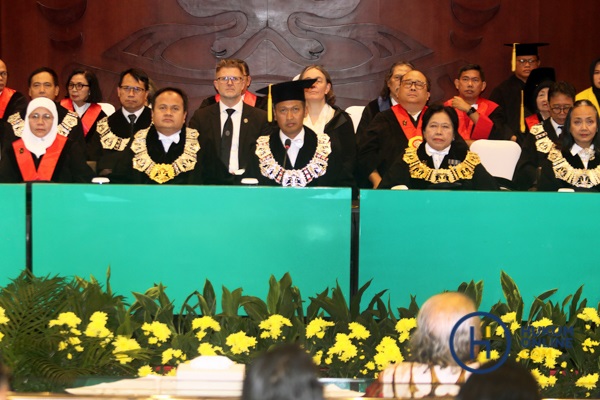 FHUI merayakan Dies Natalis ke-100 dengan menggelar Sidang Akbar yang dihadiri berbagai tokoh penting dunia hukum Indonesia di Kampus FHUI, Depok, Senin (28/10/2024). Foto: RES