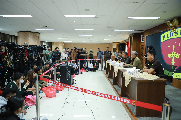 Kejaksaan Agung mengadakan jumpa pers terkait perkembangan kasus Ronald Tannur. Foto: Istimewa