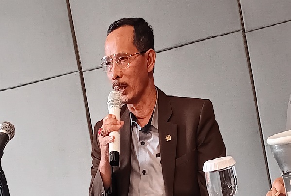 Ketua Bidang Pengawasan Hakim dan Investigasi KY, Joko Sasmito, saat konferensi pers di Jakarta, Rabu (6/11). Foto: CR 33