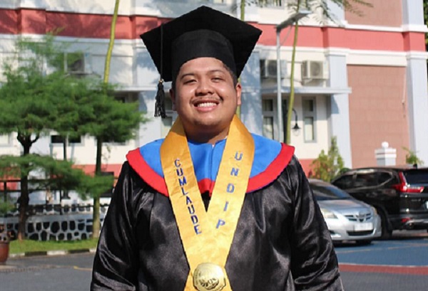 Adry Adiananta, Wisudawan Terbaik FH Undip periode September 2024. Foto: Istimewa