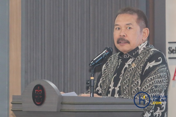 Jaksa Agung, Sanitiar  Burhanuddin saat memberikan sambutan peresmian Gedung Kampus STHI Adhyaksa yang berlokasi di  Jl Margasatwa, Jakarta Selatan, Jumat (8/11/2024). Foto: HFW