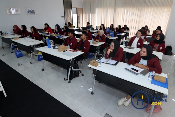 BEM STIH Adhyaksa Sambangi Kantor Hukumonline-7.jpg