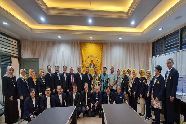 Skuad Tim Penyusun Akreditasi di lingkungan Universitas Borobudur saat berfoto bersama. Foto: Istimewa