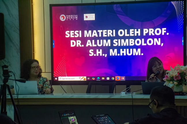 Kiri-kanan: Ketua Pusat Studi Hukum Ekonomi sekaligus dosen Fakultas Hukum Universitas Kristen Satya Wacana (FH UKSW), Dyah Hapsari Prananingrum dan Abigail Prasetyo. Foto: Istimewa