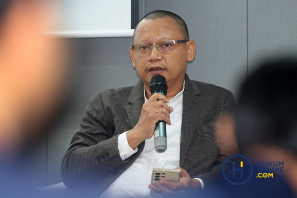 Dekan Fakultas Hukum Universitas Singaperbangsa Karawang (FH UNSIKA), Imam Budi Santoso dalam Hangout With Expert Hukumonline, Selasa (26/11/2024).  Foto: RES