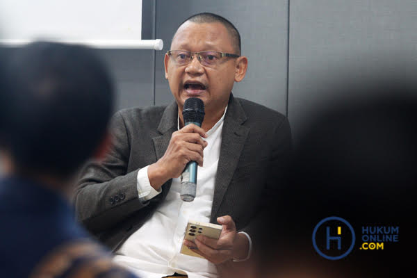 Dekan Fakultas Hukum Universitas Singaperbangsa Karawang, Imam Budi Santoso saat menjadi narasumber dalam acara Hukumonline Hang-out with Expert Series, Selasa (26/11/2024) pekan lalu.Foto: RES