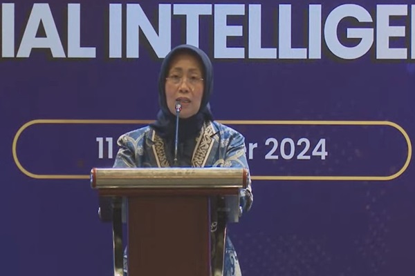 Ketua Dewan Pers, Ninik Rahayu dalam Seminar Nasional  bertajuk 'Jurnalisme versus Artificial Intelligence (AI): Peluang dan Tantangan' di Jakarta, Rabu (11/12/2024). Foto: Tangkapan layar youtube