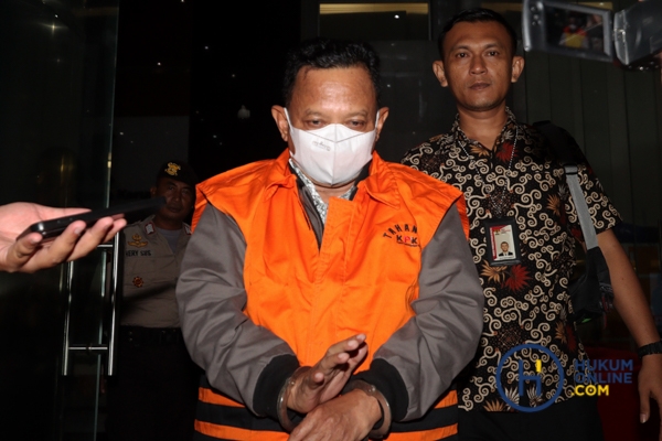 KPK Tahan Bupati Situbondo-6.jpg