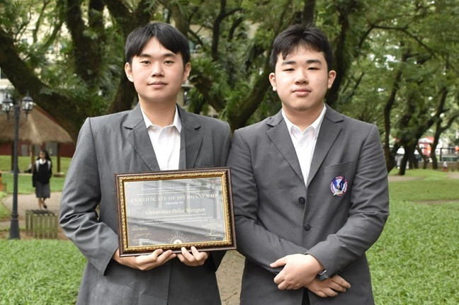 Mahasiswa FH UPH Garren Octo Wijaya dan Jason Nicholas Budianto berhasil merebut Juara II di Brown and Mosten ICCC Nations Rounds 2025. Foto: Istimewa