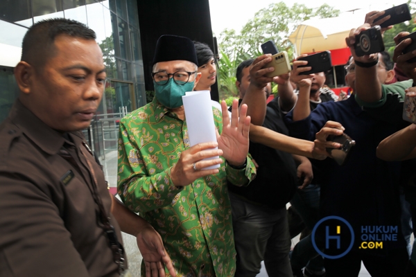 KPK Periksa Mantan Kakanwil DJP Jakarta Khusus Muhammad Haniv-2.jpg