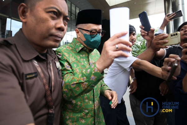 KPK Periksa Mantan Kakanwil DJP Jakarta Khusus Muhammad Haniv-4.jpg