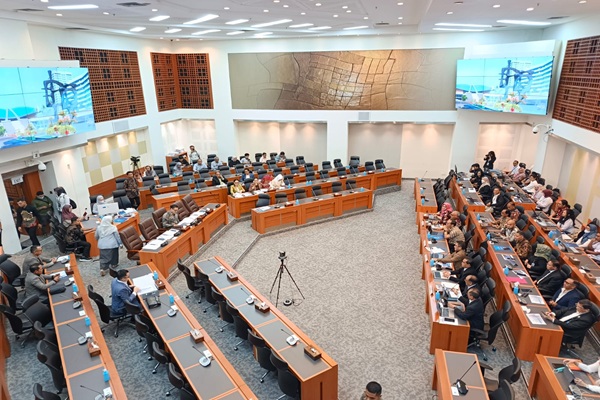 Ilustrasi rapat di Komisi I DPR dalam pembahasan RUU Penyiaran. Foto: ADY