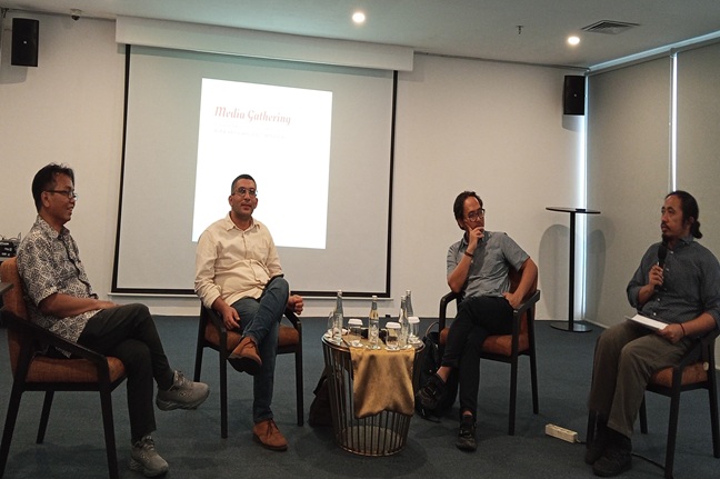 Kiri-kanan: Jurnalis Tempo Sunudyantoro, Co-founder dan Senior Researcher Remotivi Muhammad Heychael, Wartawan Kompas Ahmad Arif, dan Kepala Desk Sains dan Lingkungan Majalah Tempo Agoeng Wijaya. Foto: CR 34