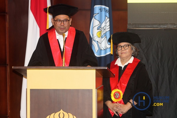 Guru Besar Hukum Pidana Fakultas Hukum Universitas Indonesia (FHUI), Prof. Topo Santoso (kiri). Foto: RES
