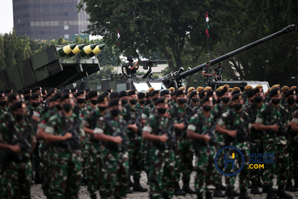 Tentara Nasional Indonesia berbaris. Foto: RES