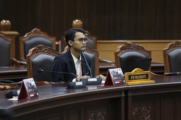 Salah satu pemohon uji materi UU No.1 Tahun 2005 tentang BUMN, A Fahrur Rozi. Foto: Rozi