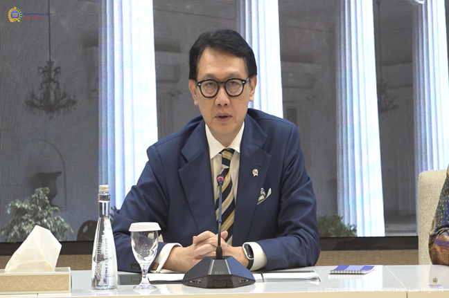 Wakil Menteri Luar Negeri (Wamenlu), Arief Havas Oegroseno dalam siaran pers yang dipantau secara daring, Jumat (9/5/2025). Foto: Tangkapan layar youtube.