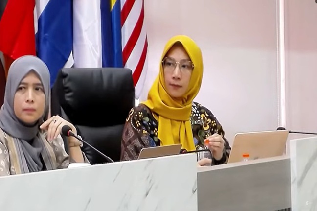  Dosen FH Universitas Indonesia, Febby Mutiara Nelson Wakil Dekan II Fakultas Hukum Universitas Brawijaya (FH UB), Nurini Aprilianda dalam diskusi bertema Critical Review atas RKUHAP 2025, Jumat (16/4/2025) pekan kemarin. Foto: Tangkapan layar youtube