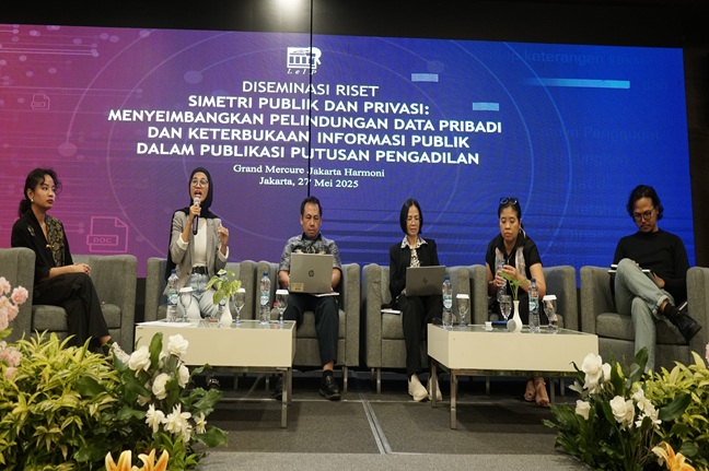 Peneliti Leip Shevierra Danmadiyah, Koordinator Data dan Informasi pada Kepaniteraan MA Asep Nursobah, Staf Ahli Komdigi Indriaswati Dyah Saptaningrum, Dosen FH Unika Atmajaya Sih Yuliana Wahyuningtyas, dan Peneliti ELSAM Parasurama Pamungkas. Foto: Istimewa