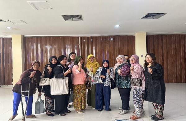 Tim Penyuluhan Fakultas Hukum Universitas YARSI beserta peserta Pengabdian Masyarakat. Foto: Istimewa