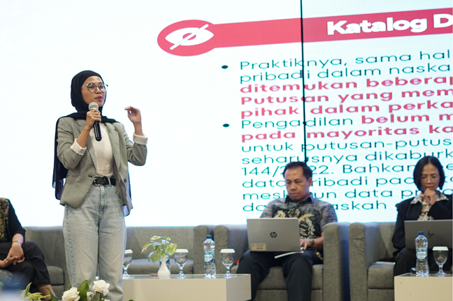 Peneliti Leip, Shevierra Danmadiyah (tengah) saat memaparkan hasil penelitan LeIP dalam Diseminasi Riset LeIP, Senin (27/5/2025). Foto: Istimewa