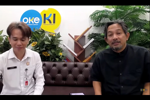 Komisioner LMKN Makki Omar Parikesit (kanan) dalam Obrolan Kreatif dan Edukatif Kekayaan Intelektual bertajuk Pentingnya Lisensi Penggunaan Musik & Lagu yang diselenggarakan oleh DJKI, Senin (2/6). Foto: Tangkapan layar YouTube/HAN