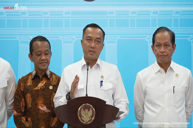 Menteri Sekretaris Negara (Mensesneg) Prasetyo Hadi dalam konferensi pers terkait pencabutan 4 IUP di Raja Ampat, Selasa (10/6/2025). Foto: Tangkapan layar Youtube