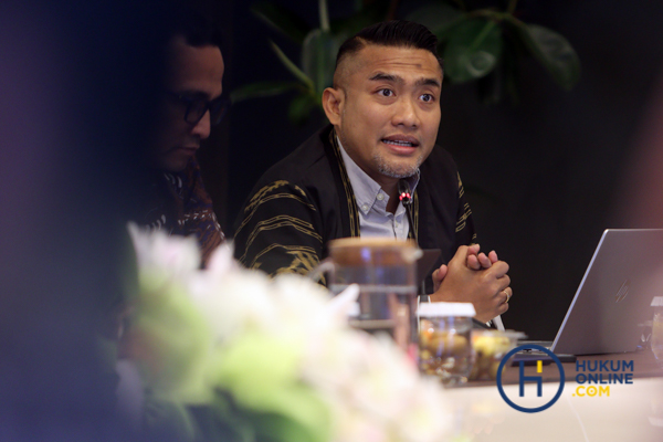 General Counsel, Corporate Legal Group Head InJourney, Reza Topobroto saat memberi sambutan dalam acara pembukaan Kick Off InHouse Lawyer Academy InJourney Groub di kantor InJourney, Kamis (19/6/2025). Foto: RES