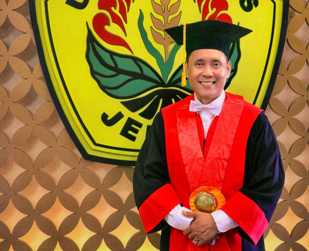 Prof Ermanto Fahamsyah dikukuhkan sebagai Guru Besar Fakultas Hukum UNEJ ke-98, Sabtu, 5 Juli 2025. (Istimewa)